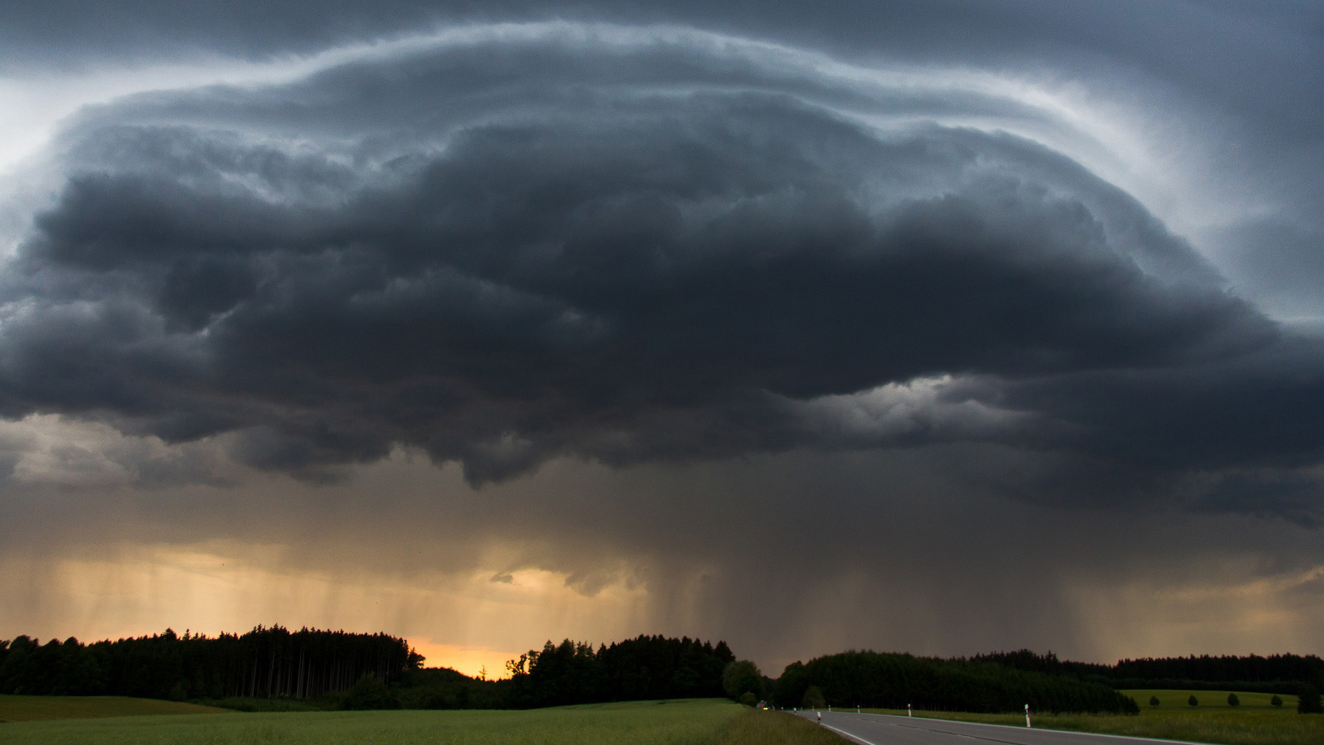 16_9_storm-3160015_1920_Image by Tobias Hämmer from Pixabay